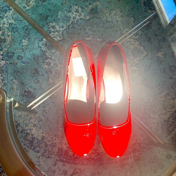 ✨Cindy✨ Color-Block Candy 🍎 Red & Metallic Silver Patent Arched Pumps - Picture 2 of 8
